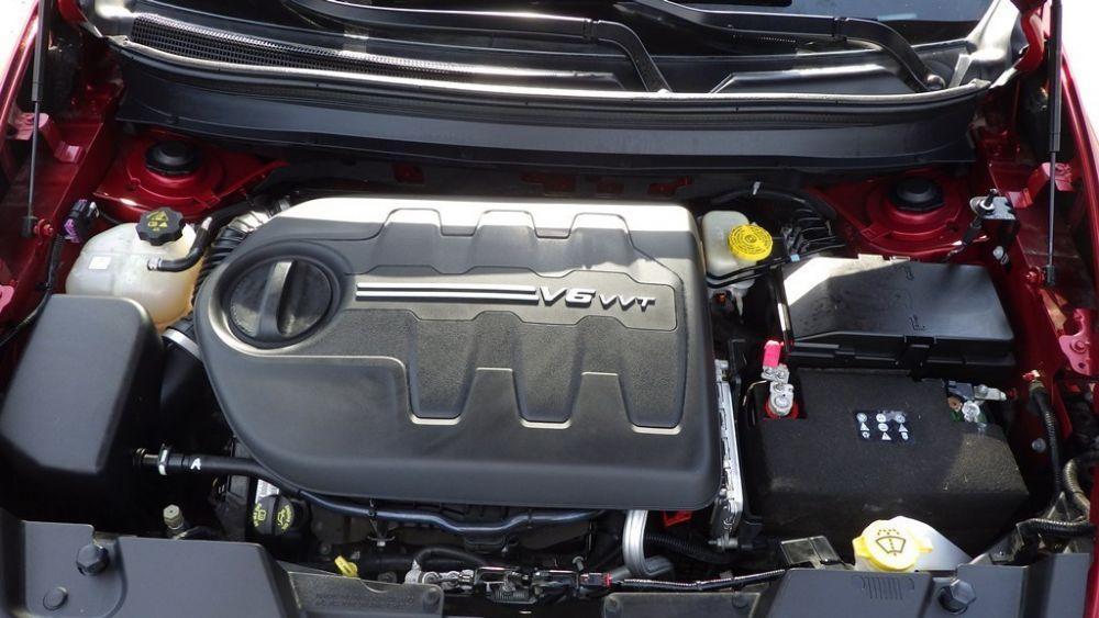 used 2015 Jeep Cherokee car, priced at $10,900