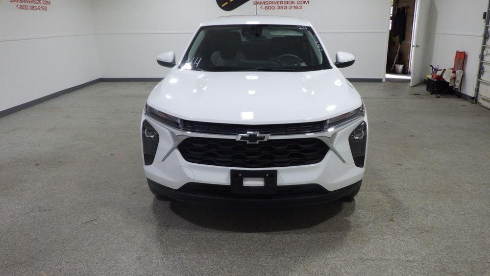 used 2024 Chevrolet Trax car, priced at $13,900