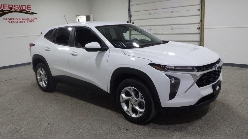 used 2024 Chevrolet Trax car, priced at $13,900