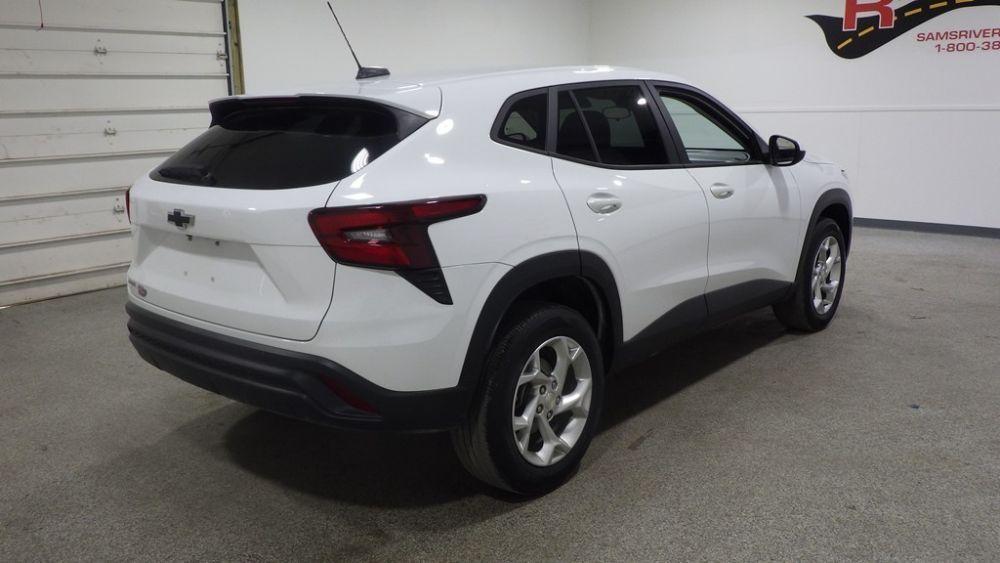 used 2024 Chevrolet Trax car, priced at $13,900