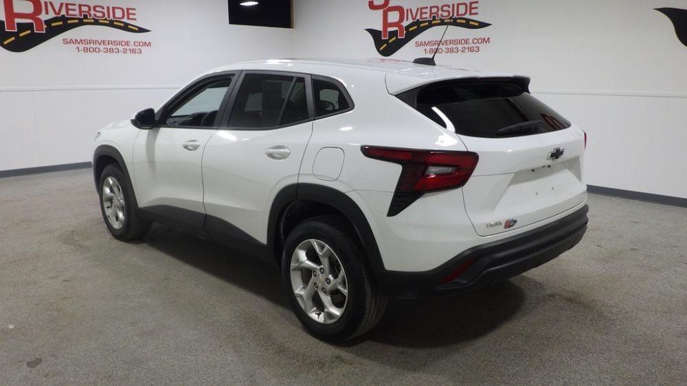 used 2024 Chevrolet Trax car, priced at $13,900