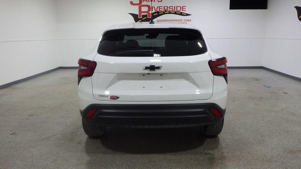 used 2024 Chevrolet Trax car, priced at $13,900