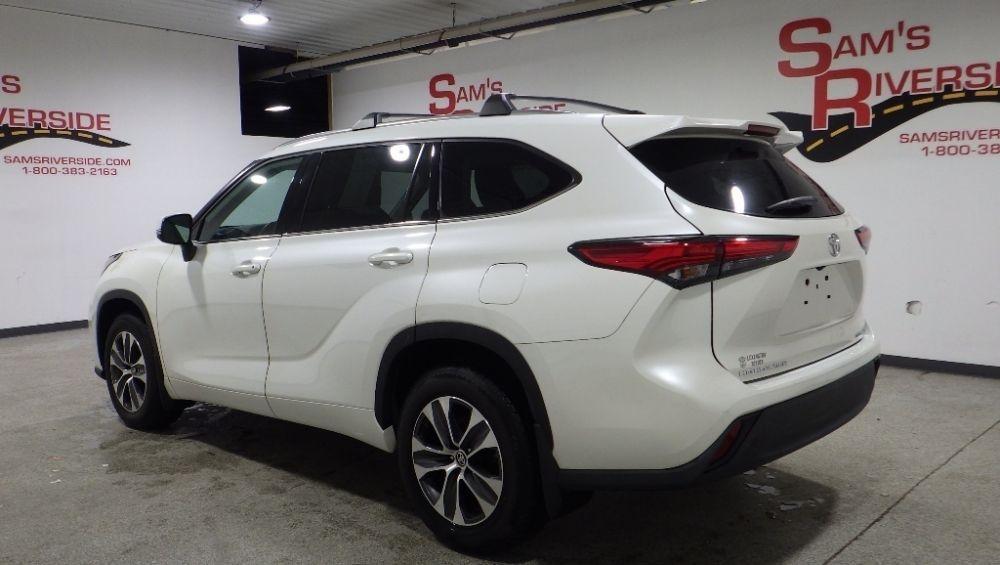 used 2021 Toyota Highlander car, priced at $29,900