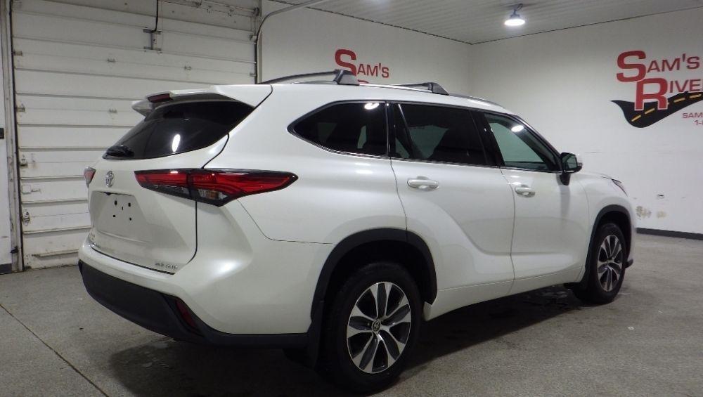 used 2021 Toyota Highlander car, priced at $29,900