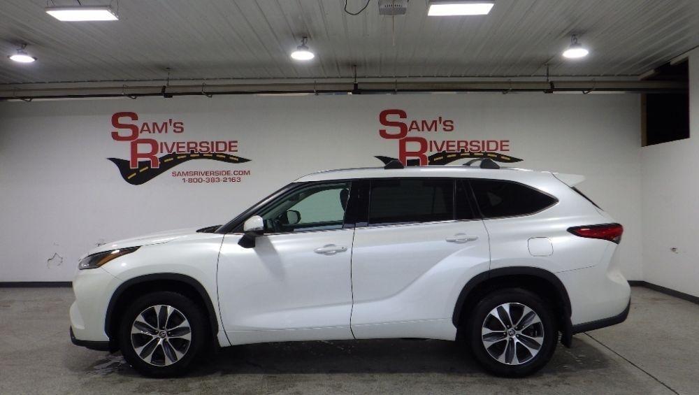 used 2021 Toyota Highlander car, priced at $29,900