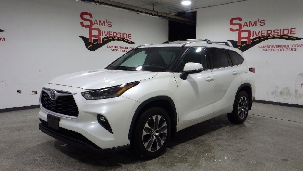 used 2021 Toyota Highlander car, priced at $29,900