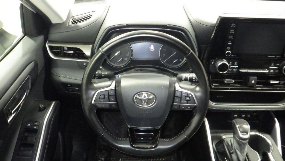 used 2021 Toyota Highlander car, priced at $29,900