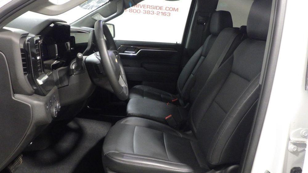used 2025 Chevrolet Silverado 1500 car, priced at $30,900