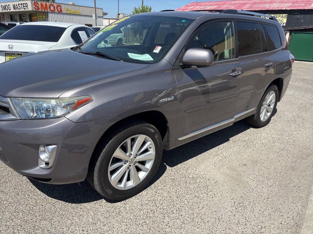 used 2013 Toyota Highlander Hybrid car, priced at $15,999