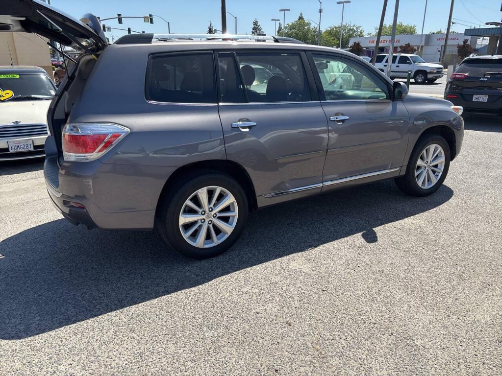used 2013 Toyota Highlander Hybrid car, priced at $15,999