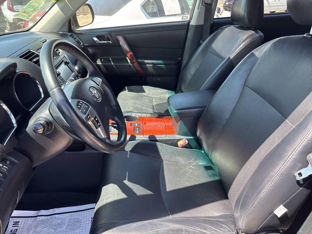 used 2013 Toyota Highlander Hybrid car, priced at $15,999