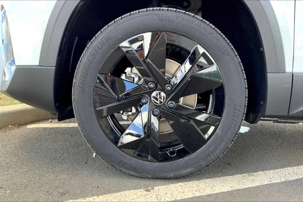 new 2025 Volkswagen Taos car, priced at $31,578