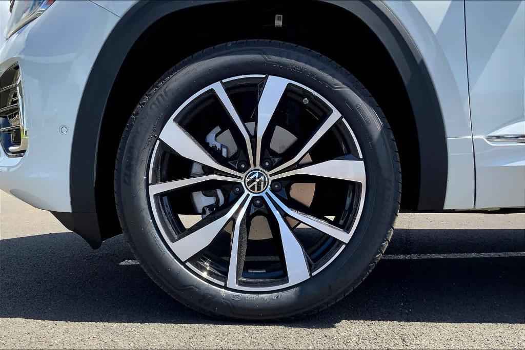 new 2024 Volkswagen Atlas car, priced at $56,439