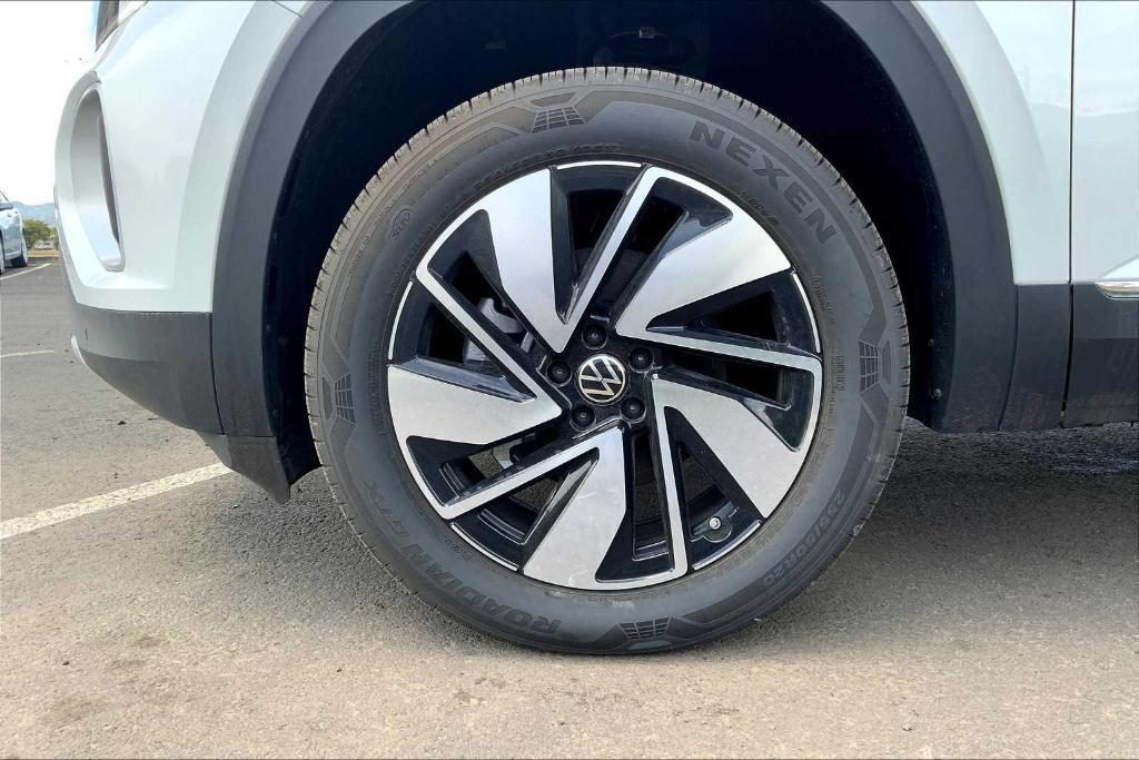 new 2024 Volkswagen Atlas car, priced at $43,821