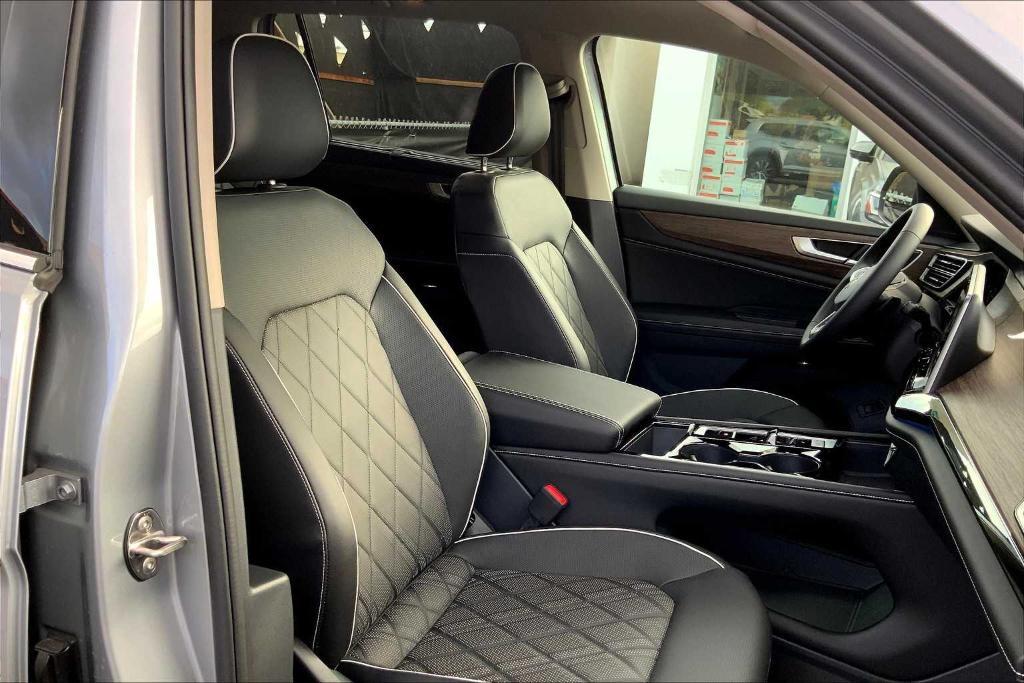 new 2024 Volkswagen Atlas car, priced at $49,368