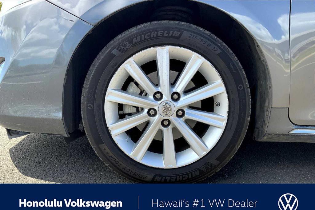 used 2014 Toyota Camry Hybrid car, priced at $13,993