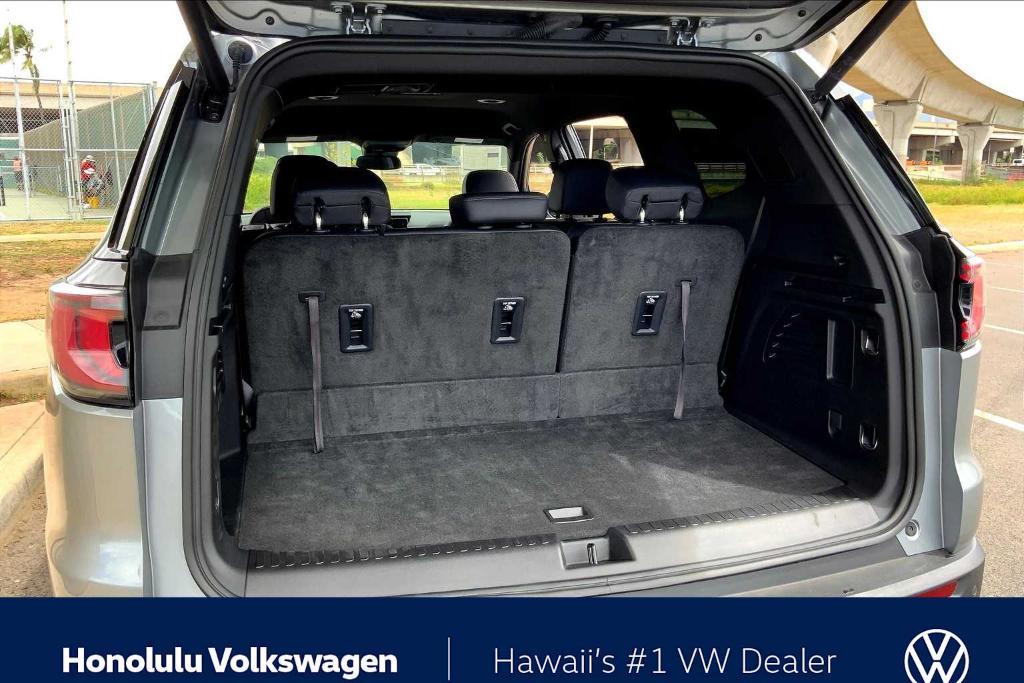 used 2024 GMC Acadia car, priced at $40,992