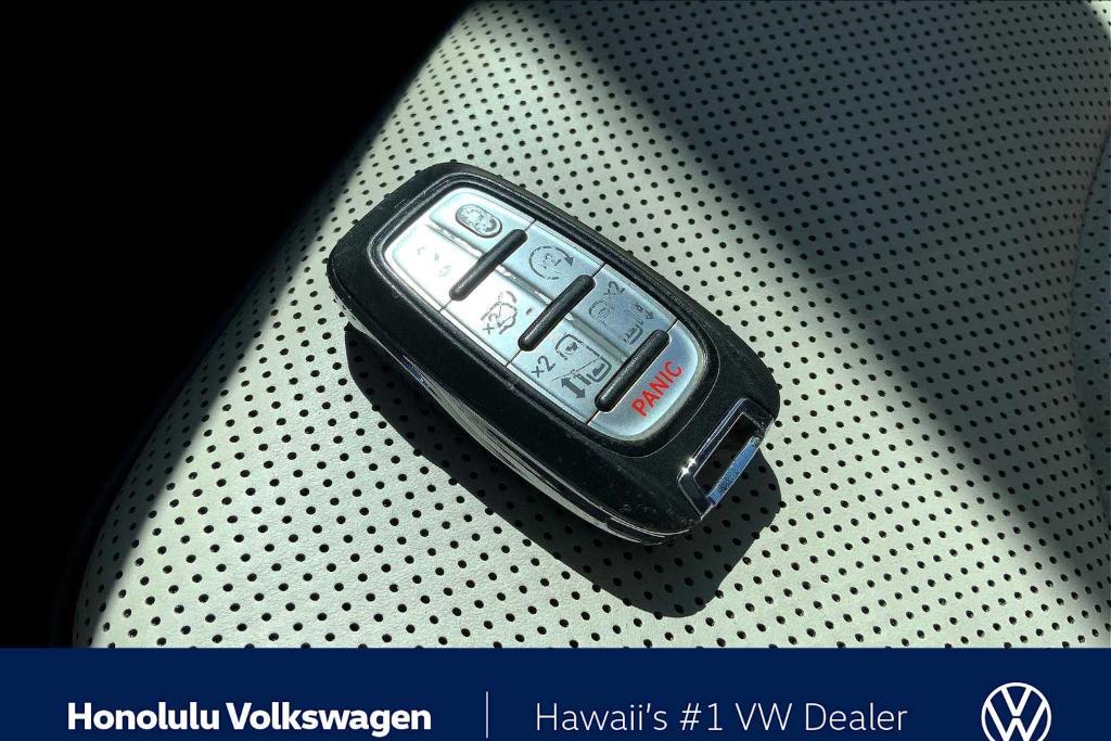 used 2021 Chrysler Pacifica Hybrid car, priced at $27,994