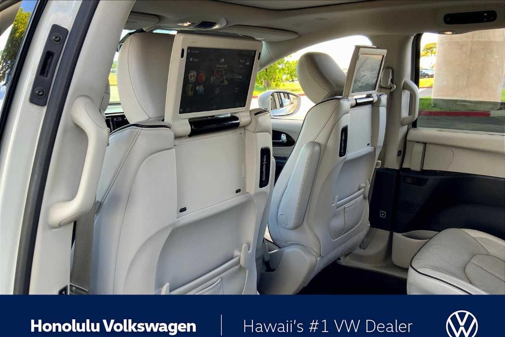 used 2021 Chrysler Pacifica Hybrid car, priced at $27,994