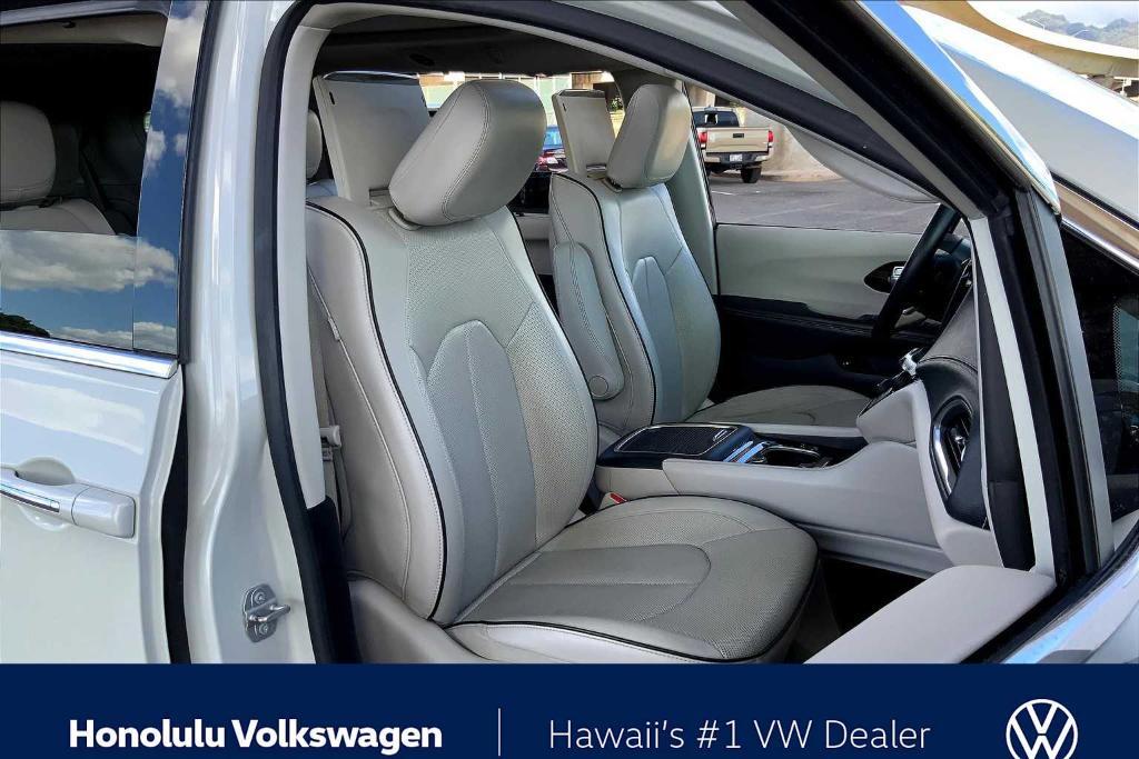 used 2021 Chrysler Pacifica Hybrid car, priced at $27,994