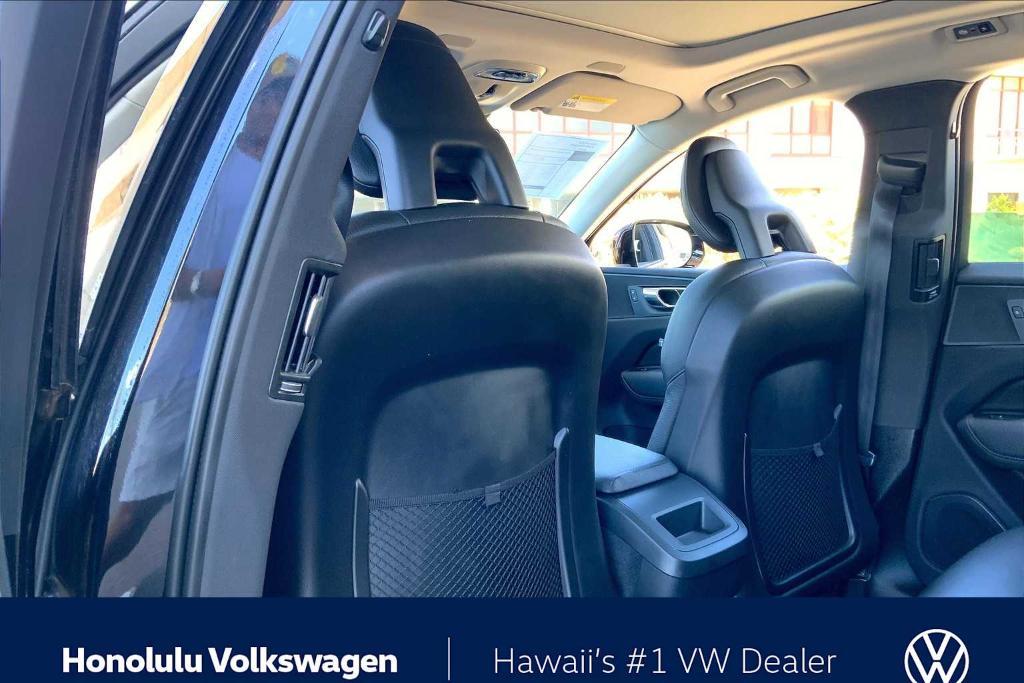 used 2018 Volvo XC60 car, priced at $21,777