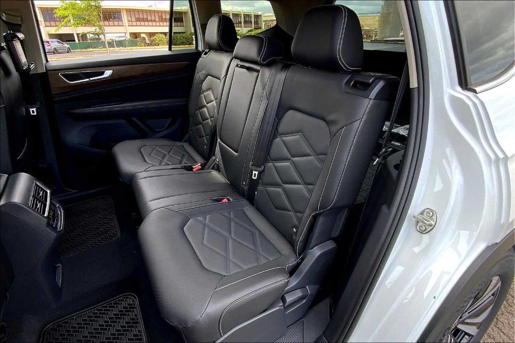 new 2025 Volkswagen Atlas car, priced at $40,999