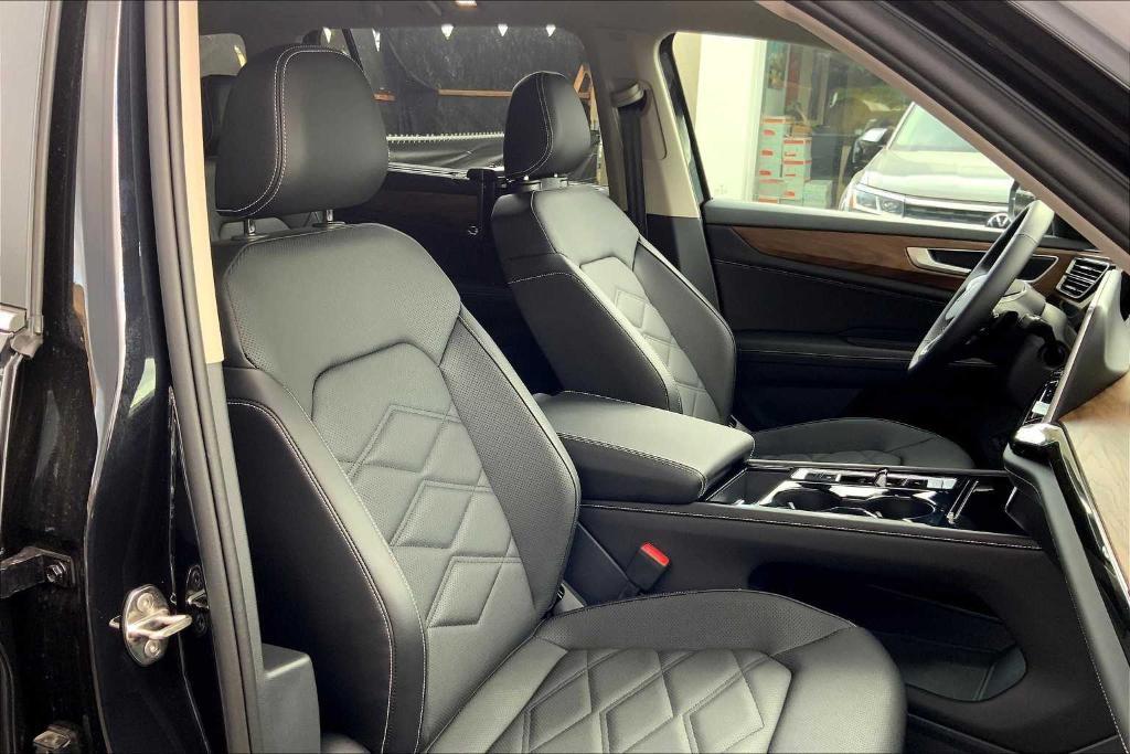new 2024 Volkswagen Atlas car, priced at $40,310