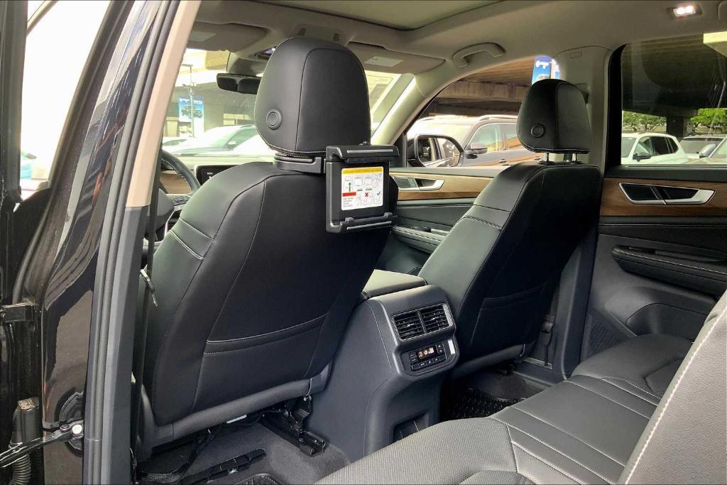 new 2024 Volkswagen Atlas car, priced at $40,310