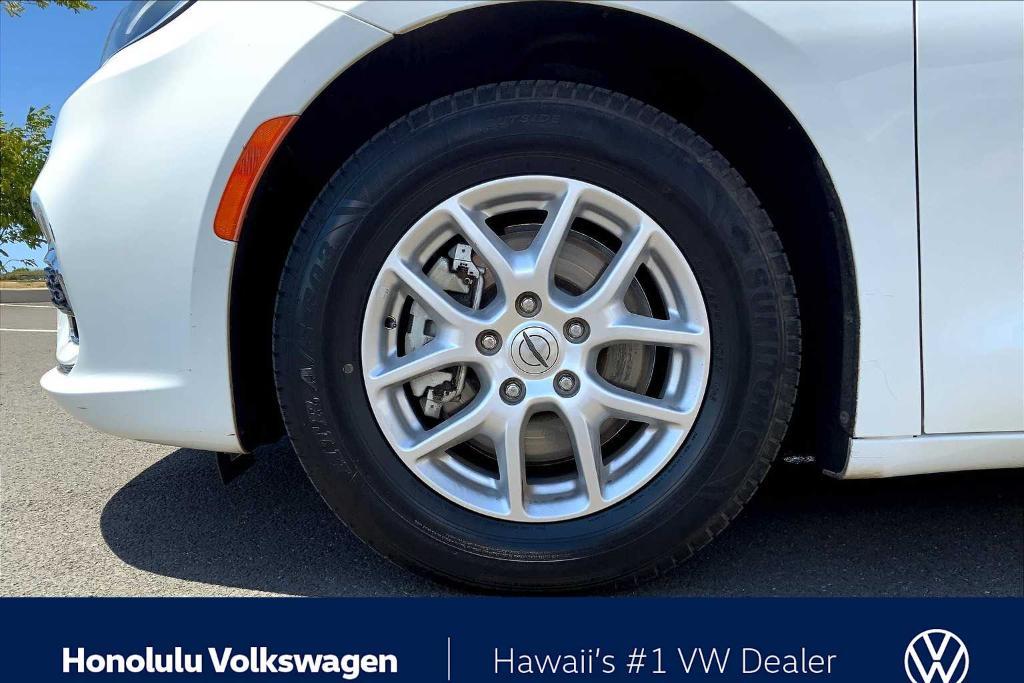 used 2022 Chrysler Pacifica car, priced at $25,683