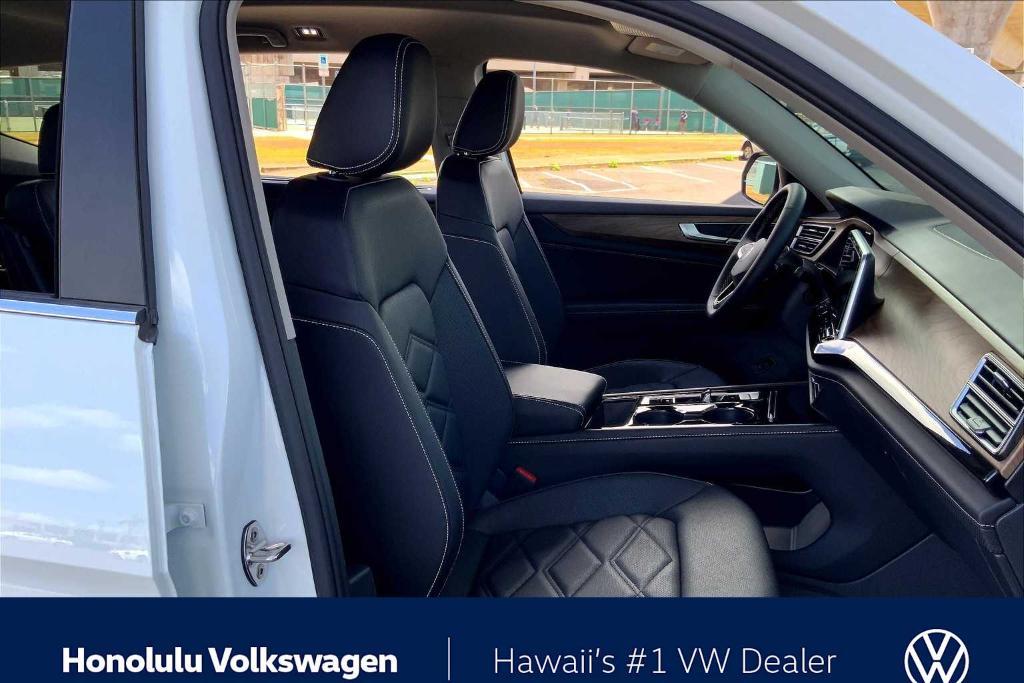 new 2025 Volkswagen Atlas car, priced at $45,306
