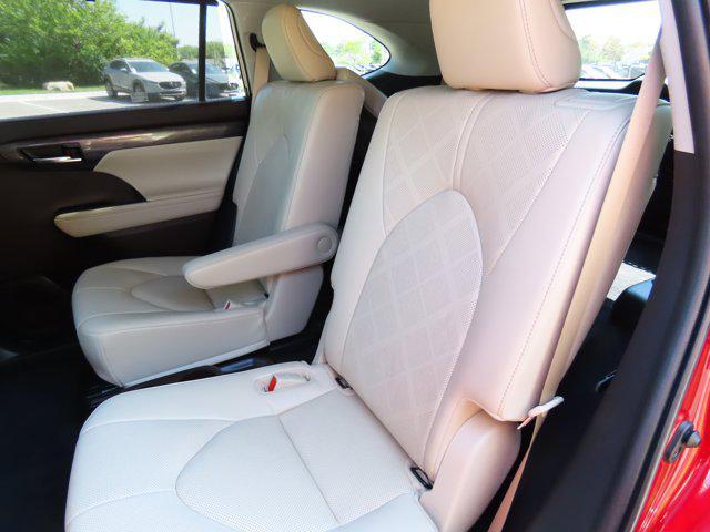 used 2022 Toyota Highlander car, priced at $43,995
