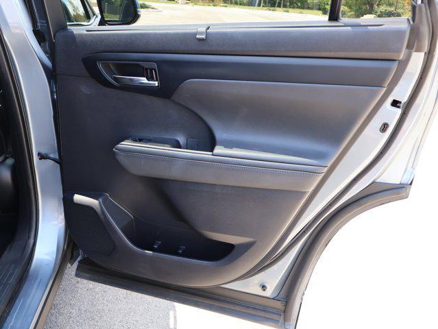 used 2021 Toyota Highlander car, priced at $30,975