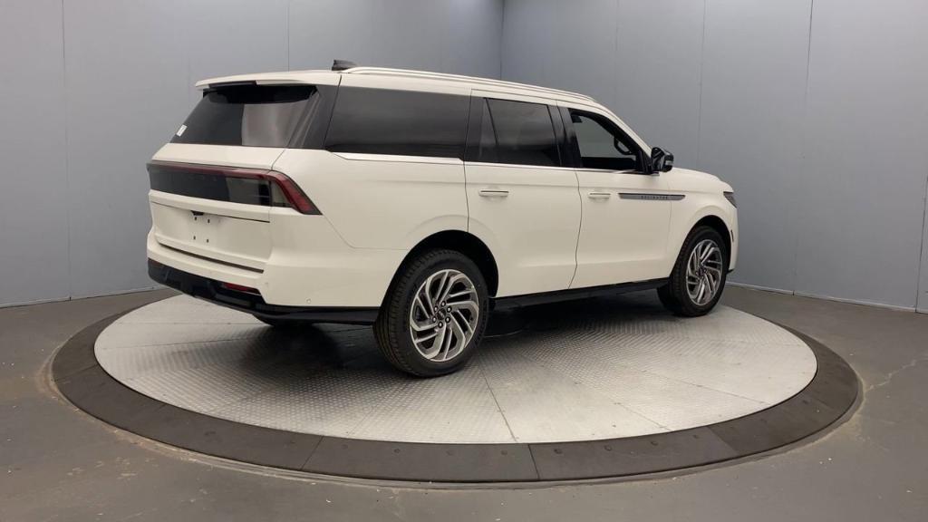 new 2025 Lincoln Navigator car, priced at $103,185