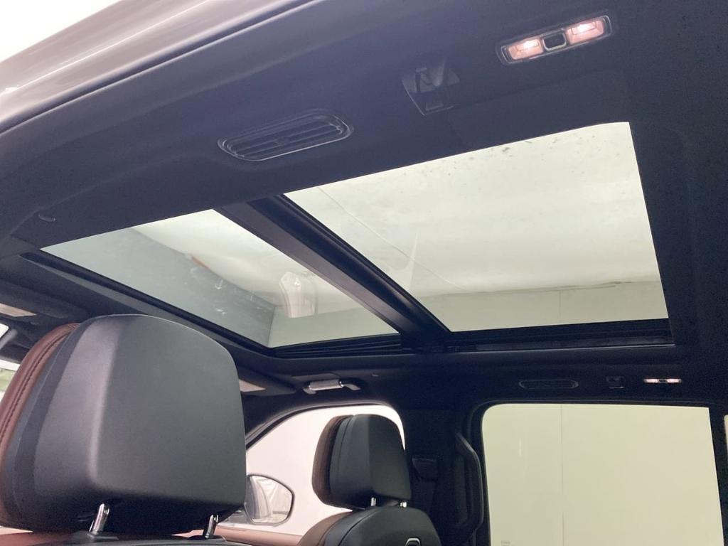 new 2025 Lincoln Navigator car, priced at $103,185