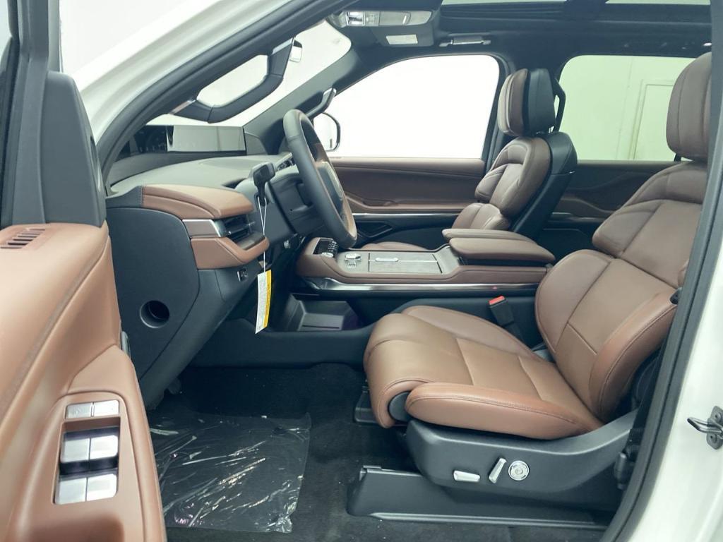 new 2025 Lincoln Navigator car, priced at $103,185