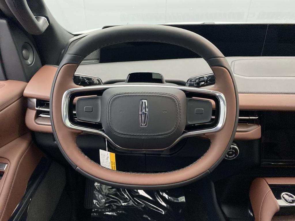 new 2025 Lincoln Navigator car, priced at $103,185