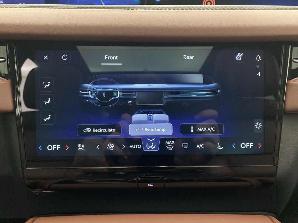 new 2025 Lincoln Navigator car, priced at $103,185