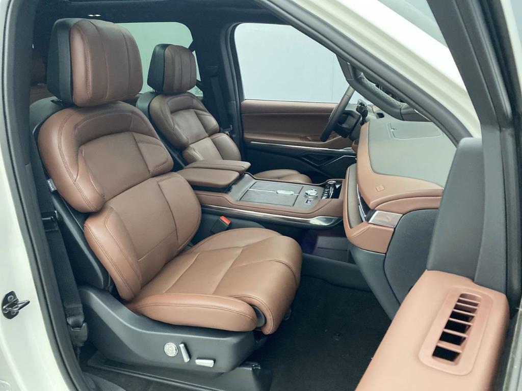 new 2025 Lincoln Navigator car, priced at $103,185