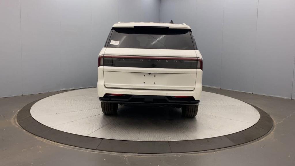 new 2025 Lincoln Navigator car, priced at $103,185