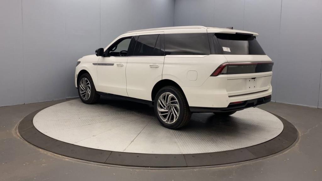 new 2025 Lincoln Navigator car, priced at $103,185