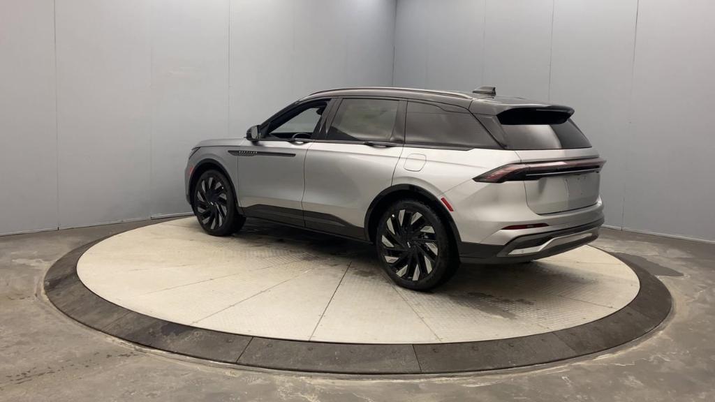 new 2025 Lincoln Nautilus car, priced at $67,705