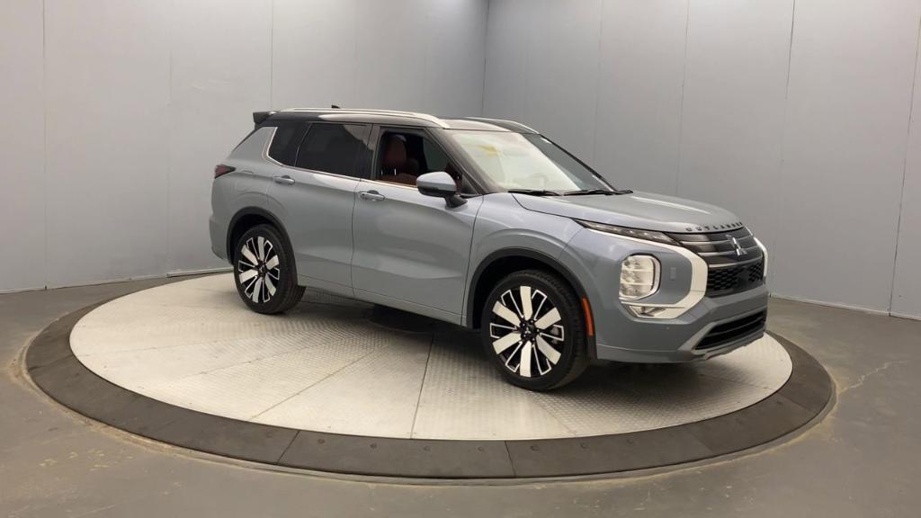 used 2025 Mitsubishi Outlander car, priced at $39,999