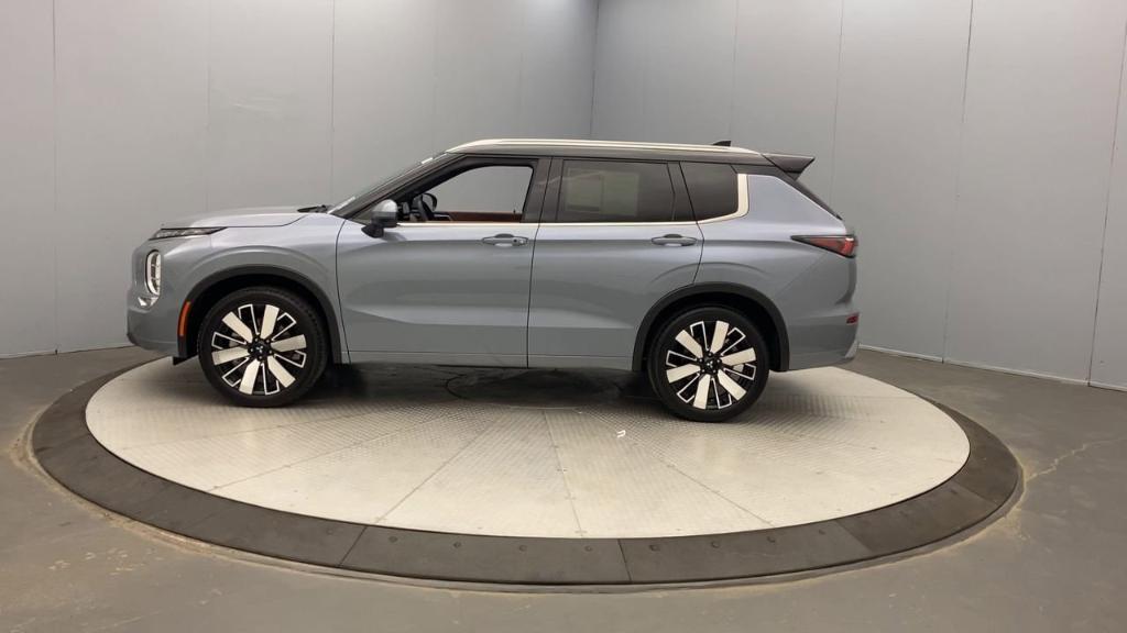 used 2025 Mitsubishi Outlander car, priced at $39,999