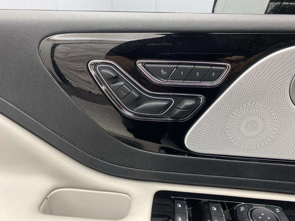 new 2025 Lincoln Aviator car, priced at $80,100
