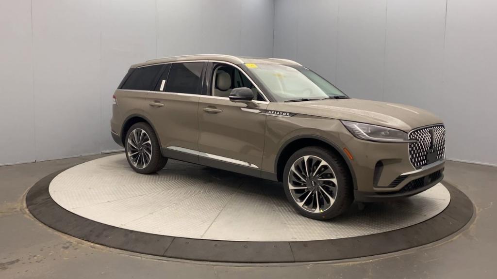 new 2025 Lincoln Aviator car, priced at $80,100