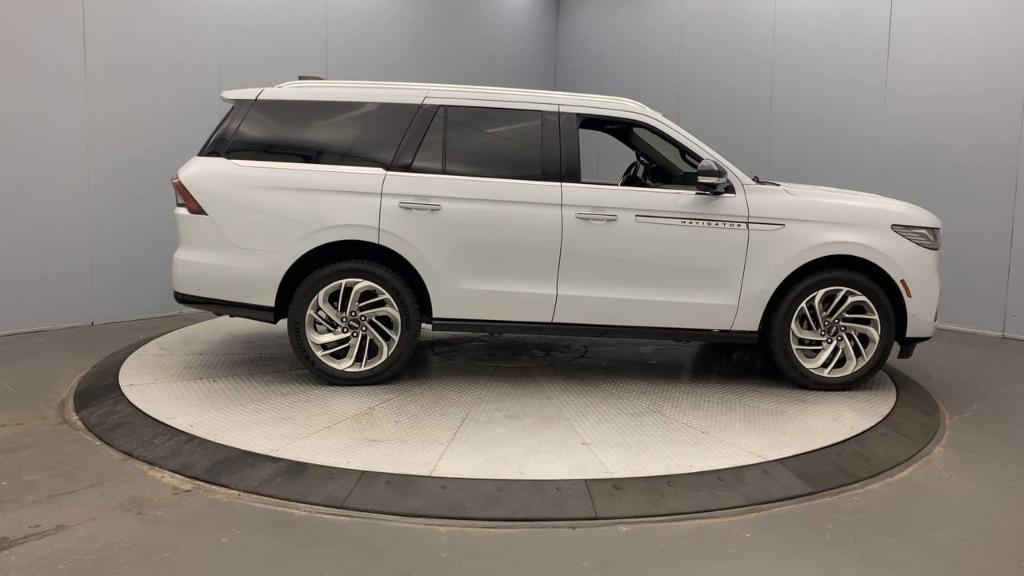 new 2025 Lincoln Navigator car, priced at $106,625