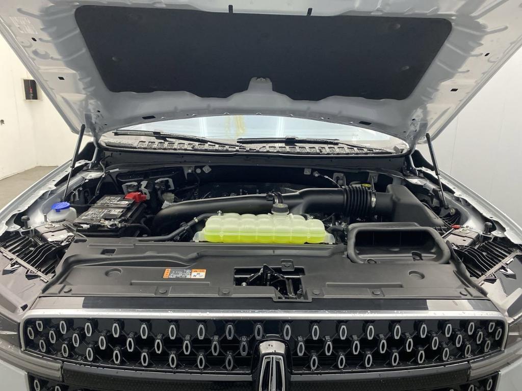 new 2025 Lincoln Navigator car, priced at $106,625