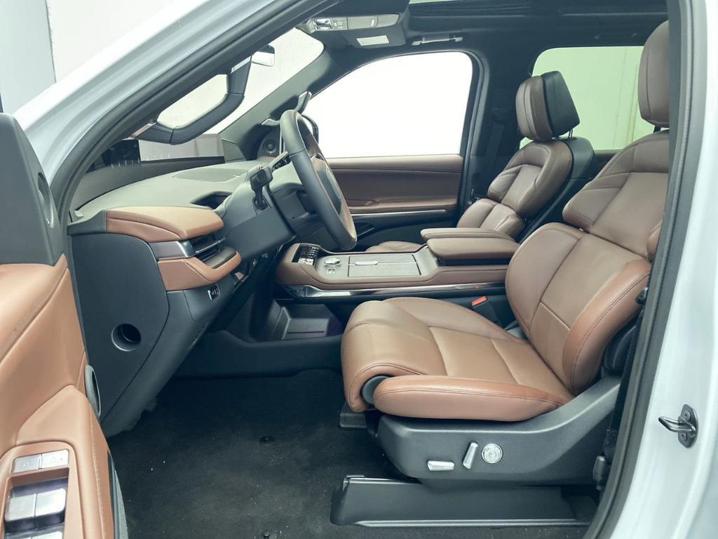 new 2025 Lincoln Navigator car, priced at $106,625
