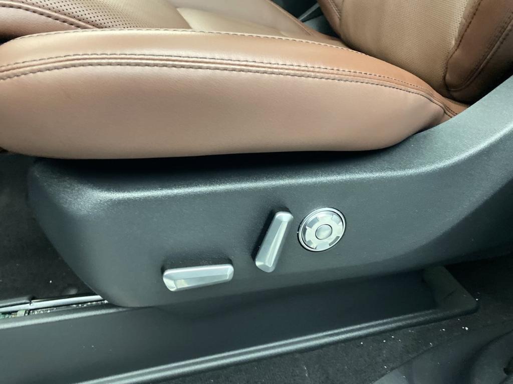 new 2025 Lincoln Navigator car, priced at $106,625