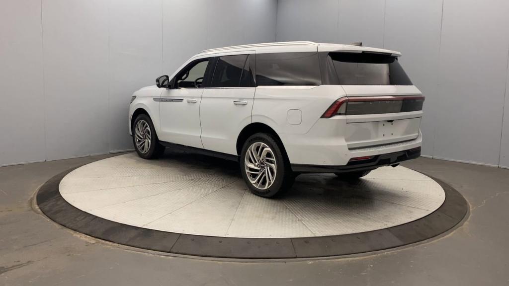 new 2025 Lincoln Navigator car, priced at $106,625